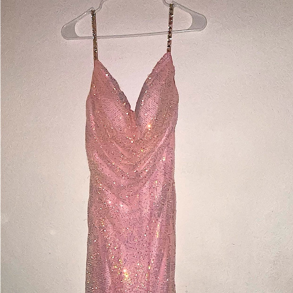 Expensive pink glittered prom dress long with spilt on the left side 💗